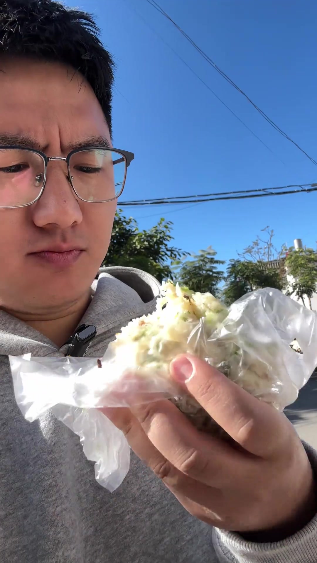 云南保山的肉葱花卷太好吃，不爱面食的我都折服