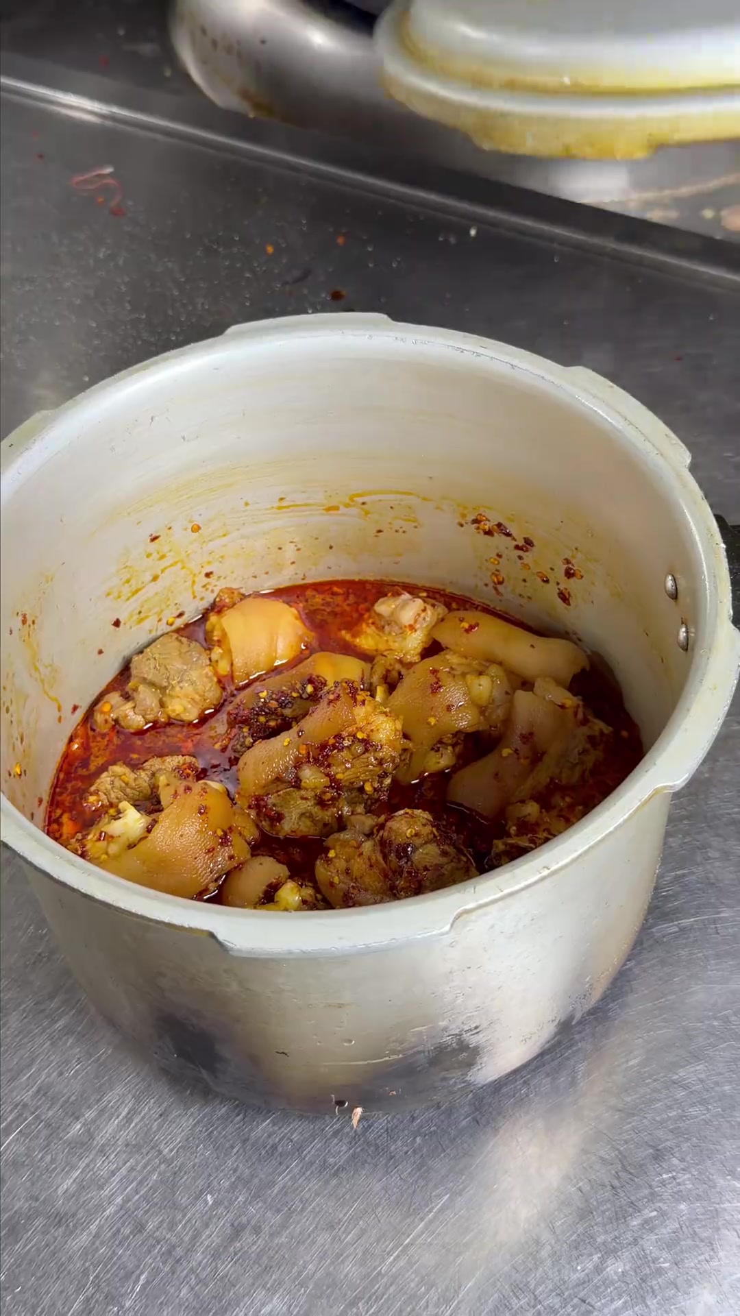 高压锅炖猪脚软糯入味不油腻，做法简单变大厨