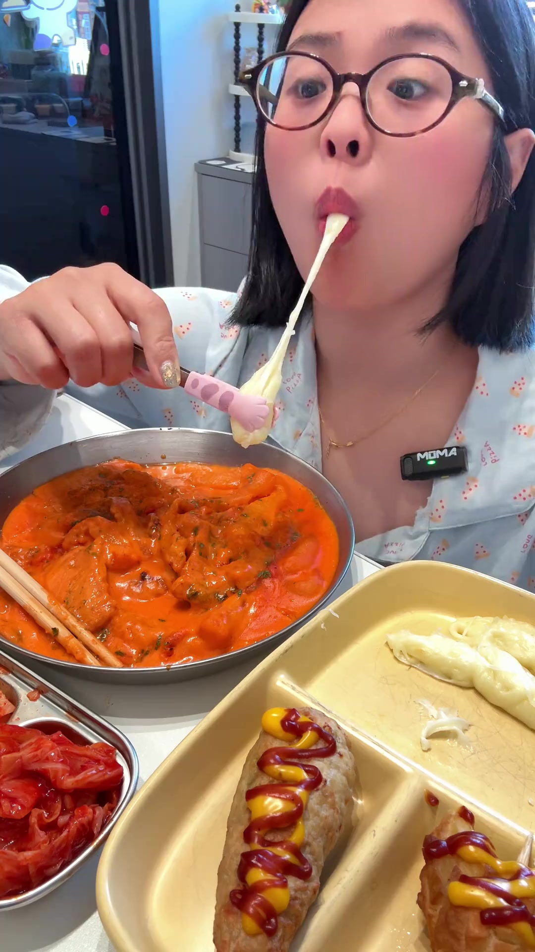 沉浸式吃黏糊奶油芝士年糕条，芝士就是力量