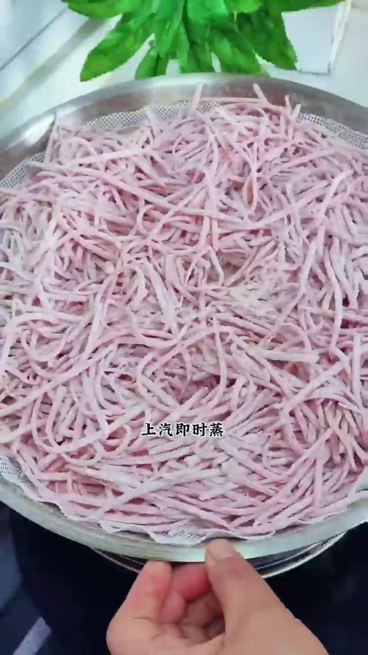 红萝卜丝麦饭做法简单，劲道好吃可菜可主食