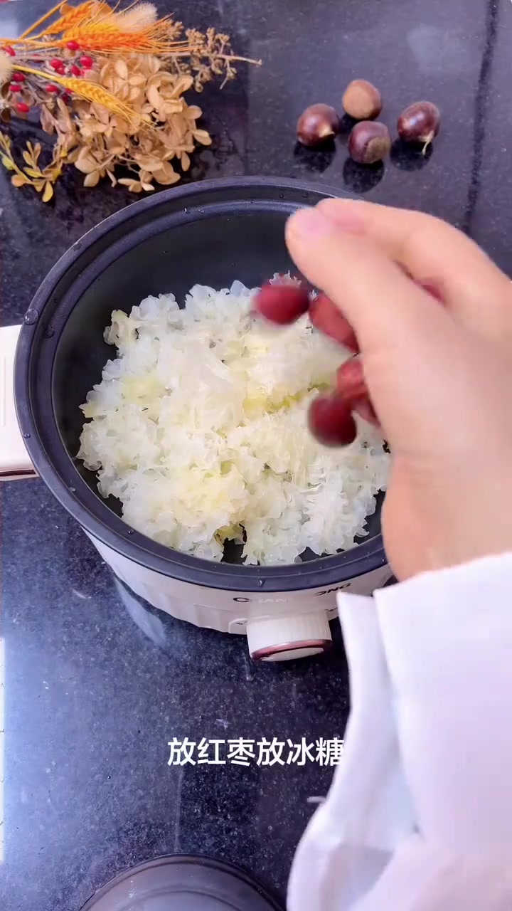 养生健康：大枣银耳汤，滋阴润燥缓解经期不适