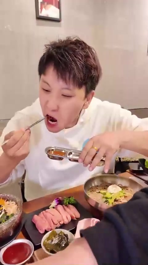 在临沂，8年老店不一定只有炒鸡，还有火炉家韩式炭火烤肉