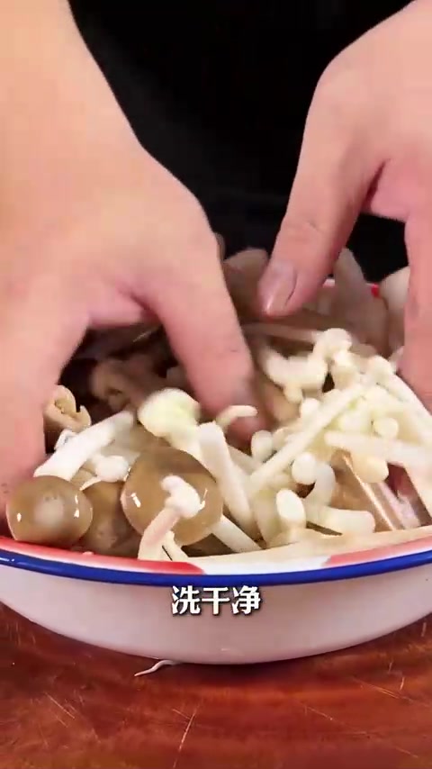 闽南焖三菇：以前办桌才有的菜，融合菌菇很下饭