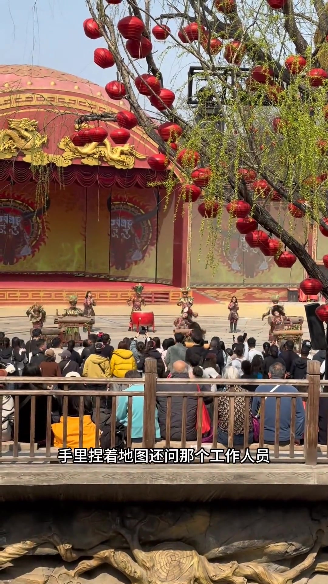 河南开封万岁山闲逛，看表演尝羊肉炕馍和杏仁茶