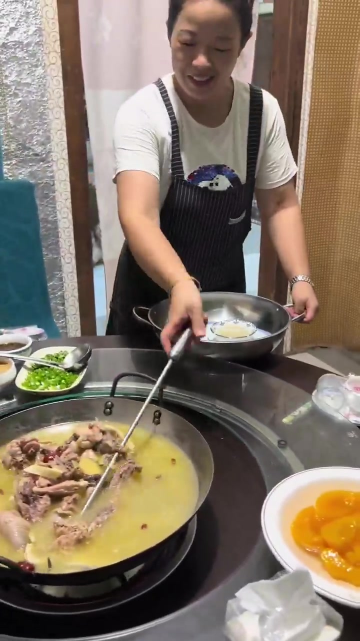 探访特色甲鱼炖鸡农家院尝地道美食