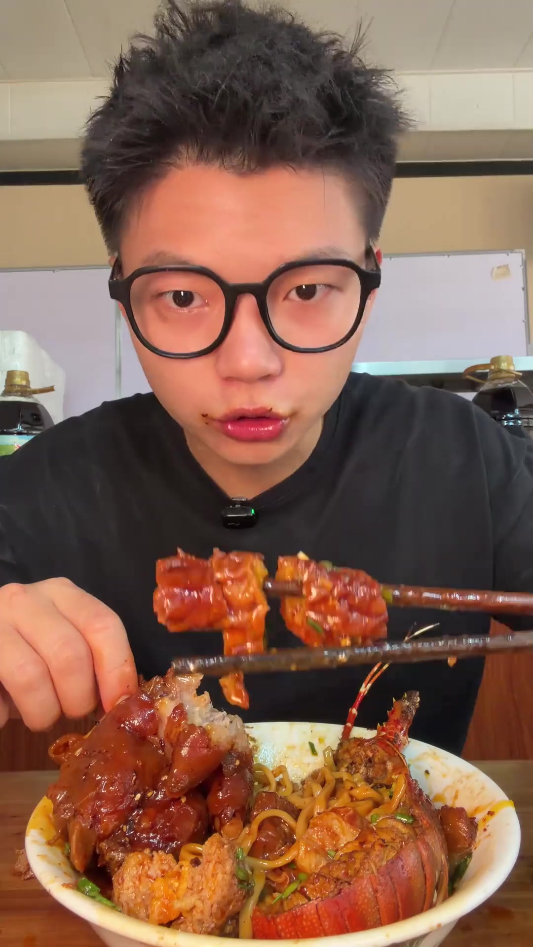 花204。5元在芜湖街头吃一碗蹄花小青龙大肉圆脆皮肥肠手擀面