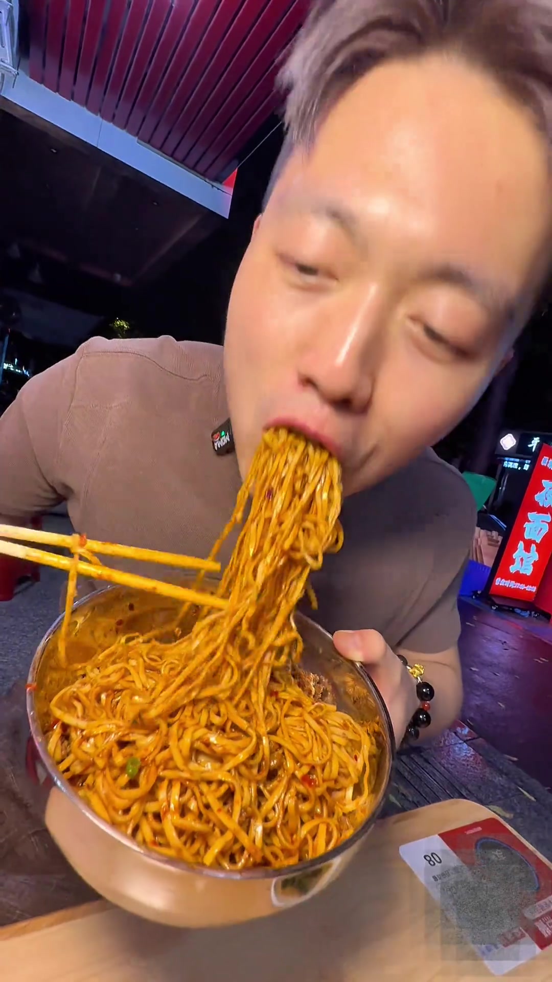 金华永康美食真多，夜宵热乎拌面让碳水爱好者无法拒绝