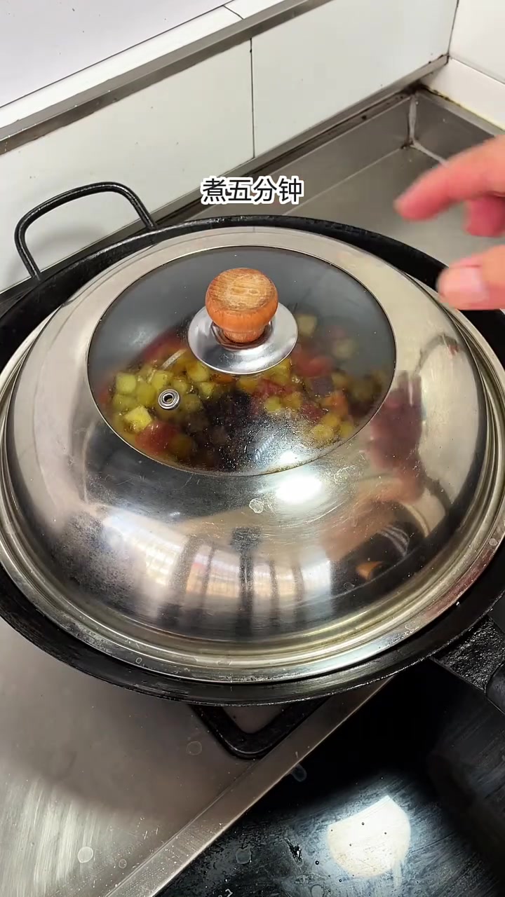 不知道吃什么的时候，试试这个茄西辣拌面吧！一吃一个不吱声！#茄西辣 #潮流生活成长之星 #