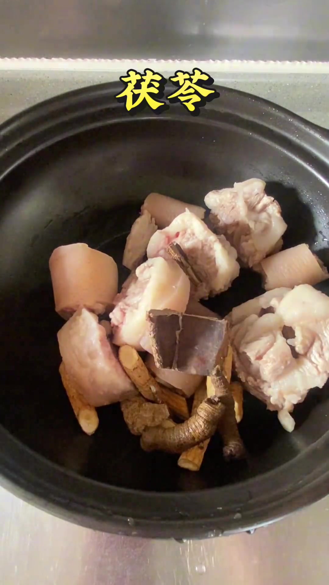 养生健康：牛大力黑豆汤，猪尾巴煲汤做法
