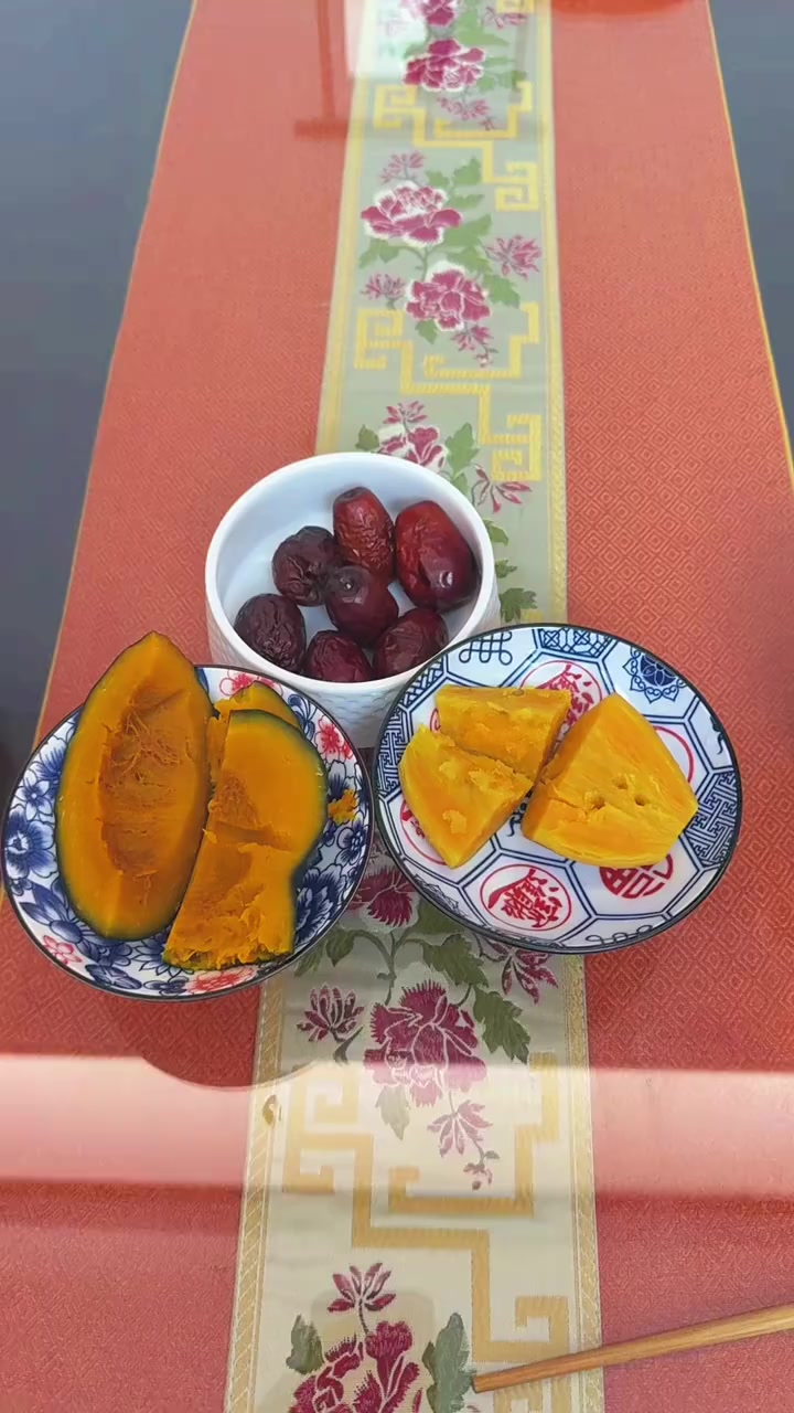 家常美味餐食展示南瓜红枣鲜蛋花汤