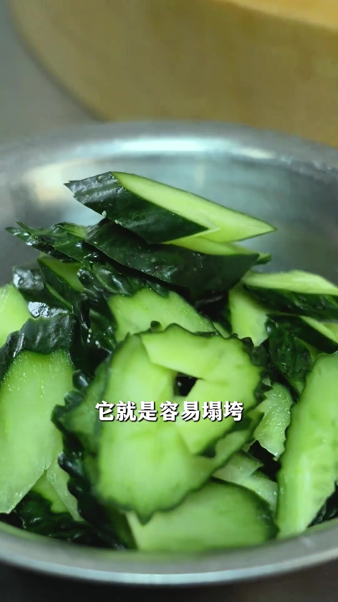 经典潍县老凉菜炝凤尾虾仁，留尾似凤尾