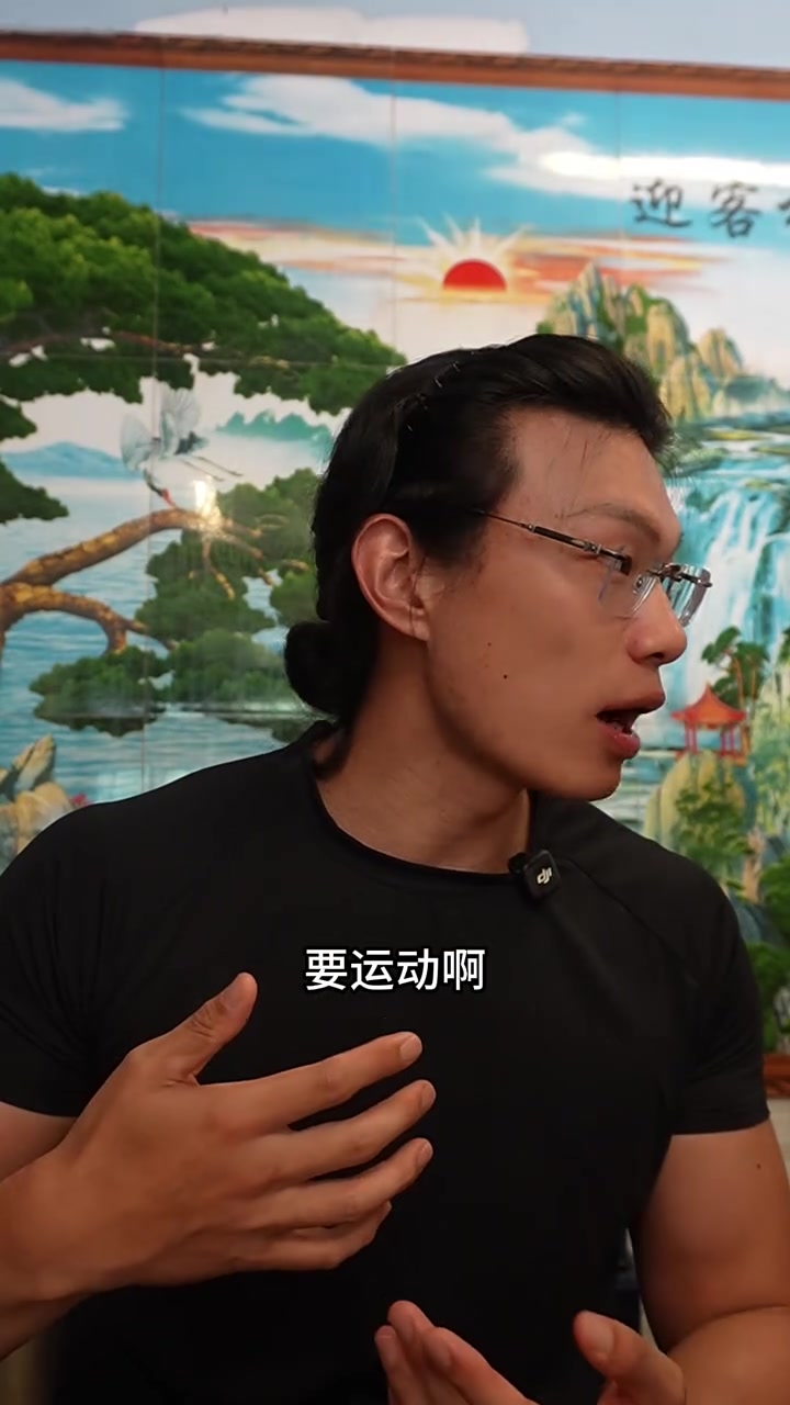 减肥第四天，偶遇粉丝请他续面，河南安阳超大份炒刀削面