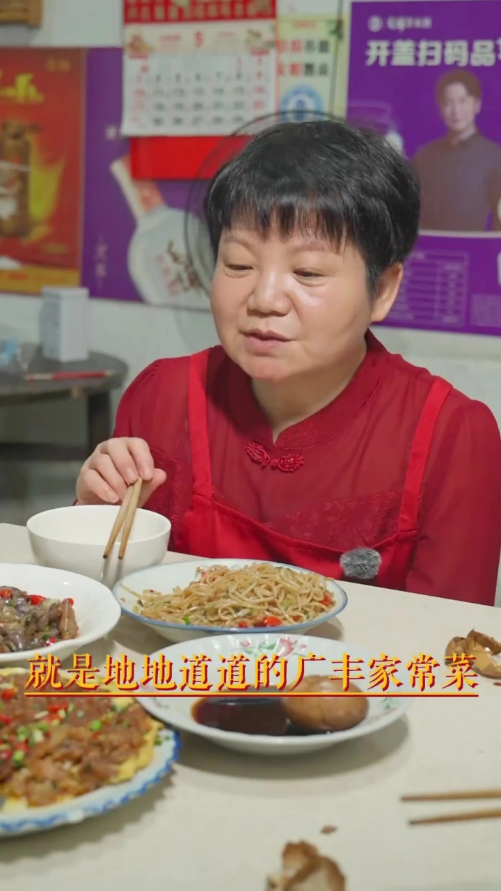 广丰煎大肠，红薯粉裹蛋慢煎飘香，一口尝遍儿时老味道
