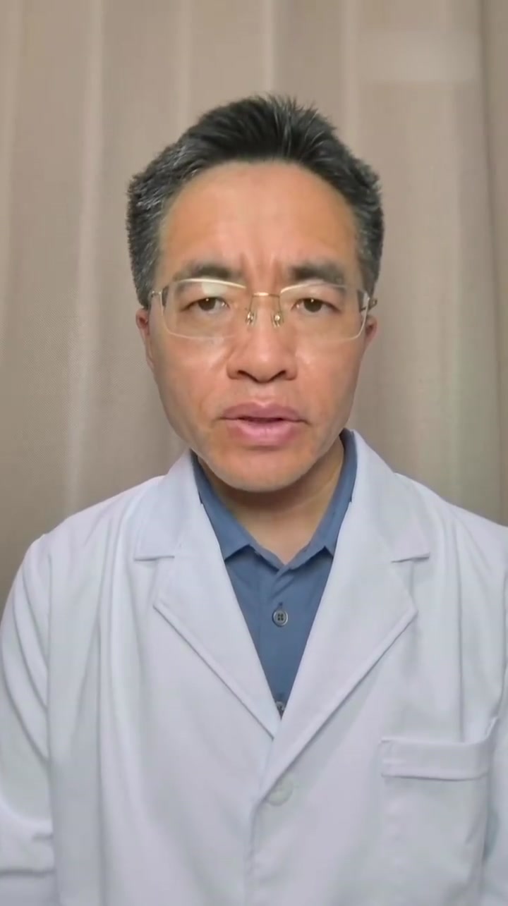 脖子 腋下的肉疙瘩是皮赘还是丝状疣？该怎么治疗？#皮赘 #脖子小肉粒 #软纤维瘤 #丝状疣