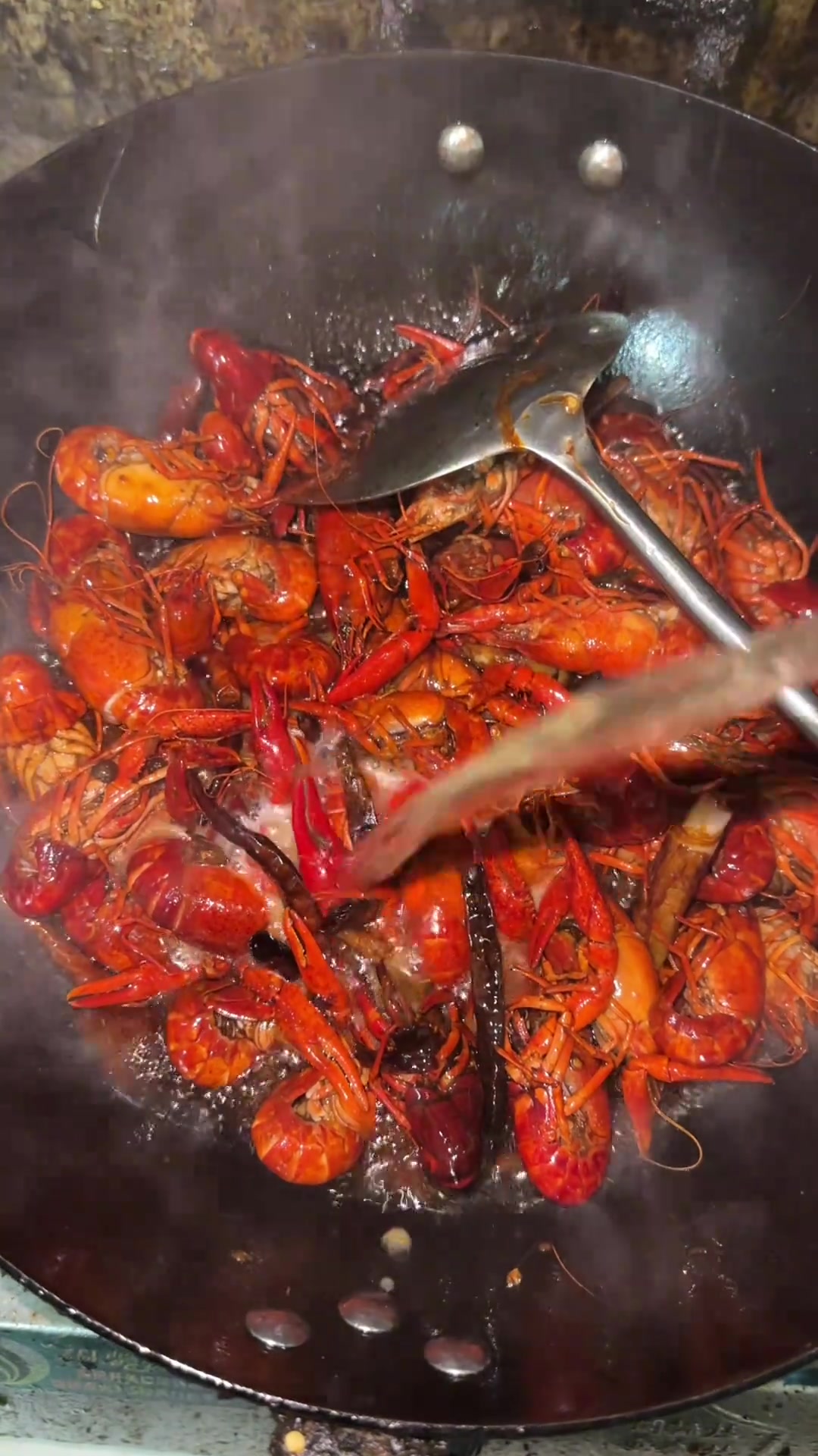 自制蒜蓉小龙虾配黄瓜土豆，味道超级棒