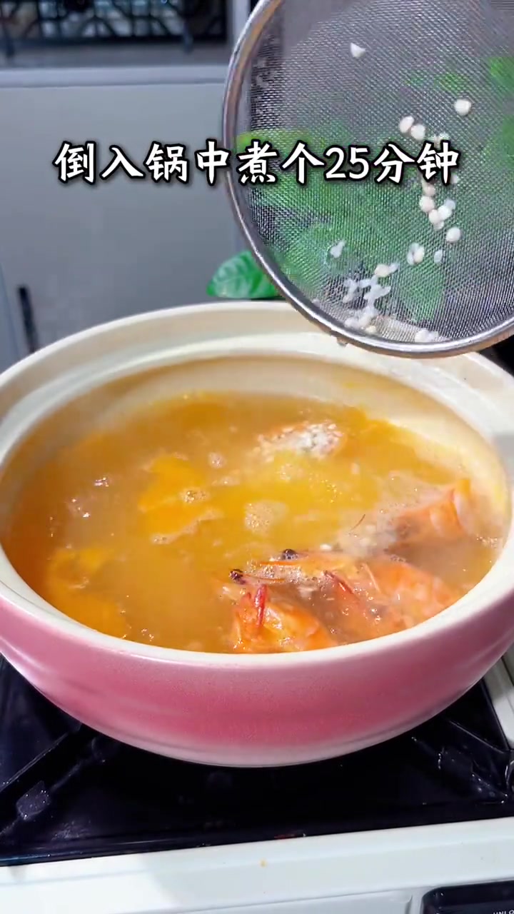 养生健康：鲜虾糯薏米粥，立夏清润养人