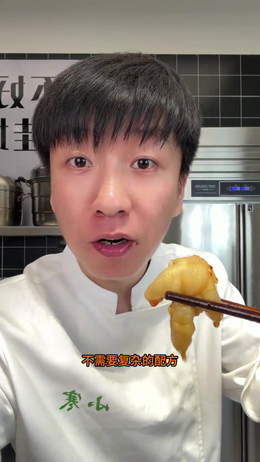 酸辣柠檬无骨鸡爪邪修版 不需要复杂的调料 一样做出来酸辣好吃#美食 #热门 #邪修美食