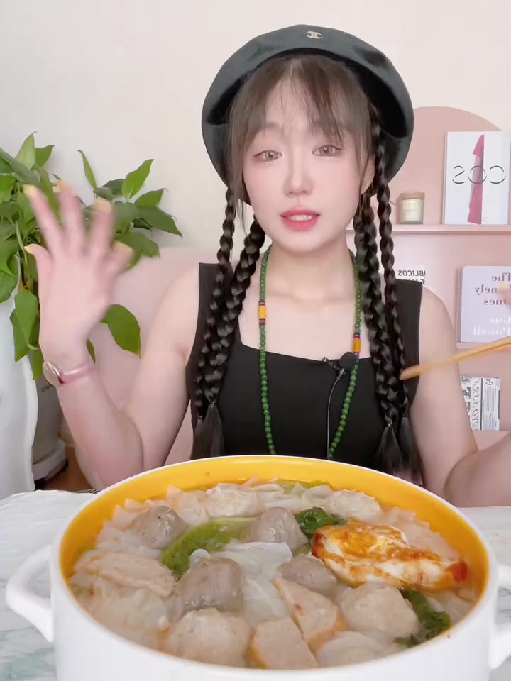 试吃潮汕牛肉粉加辣后直呼辣到不行