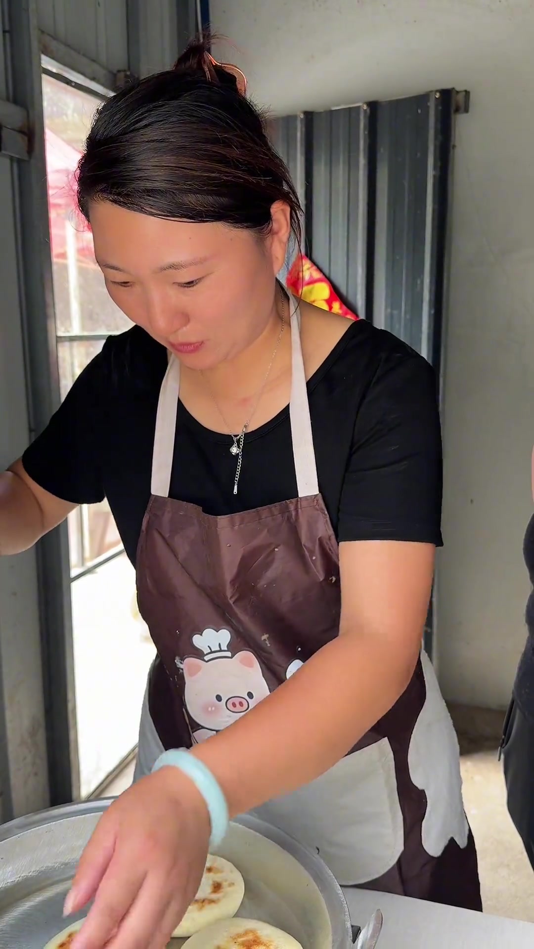 农村美食，今日肉夹馍大成功，孩子婆婆赞不绝口