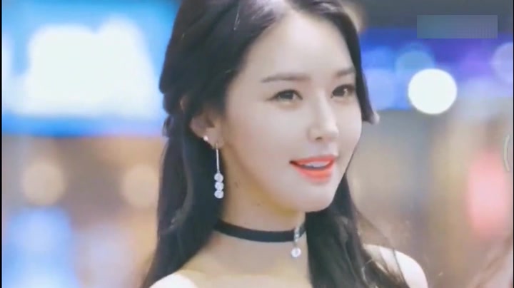 韩国美女车模,女神的微笑永远是她的金字招牌!