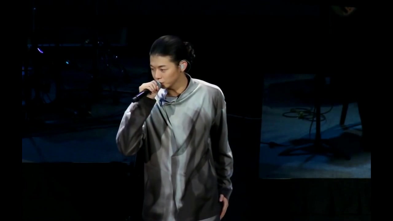 霍尊在人民大会堂开演唱会,现场翻唱《我好想你》声音