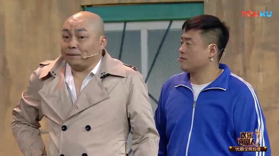 《欢乐喜剧人》宋晓峰和老婆手牵手,现场讲述当年学校