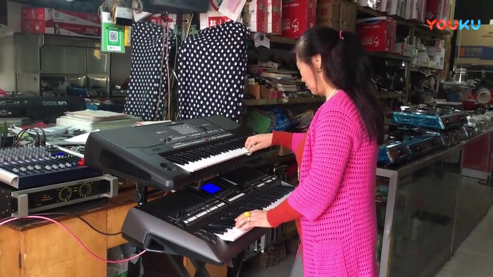 高手在民间大姐电子琴演奏《珊瑚颂》琴声悠扬,极美的