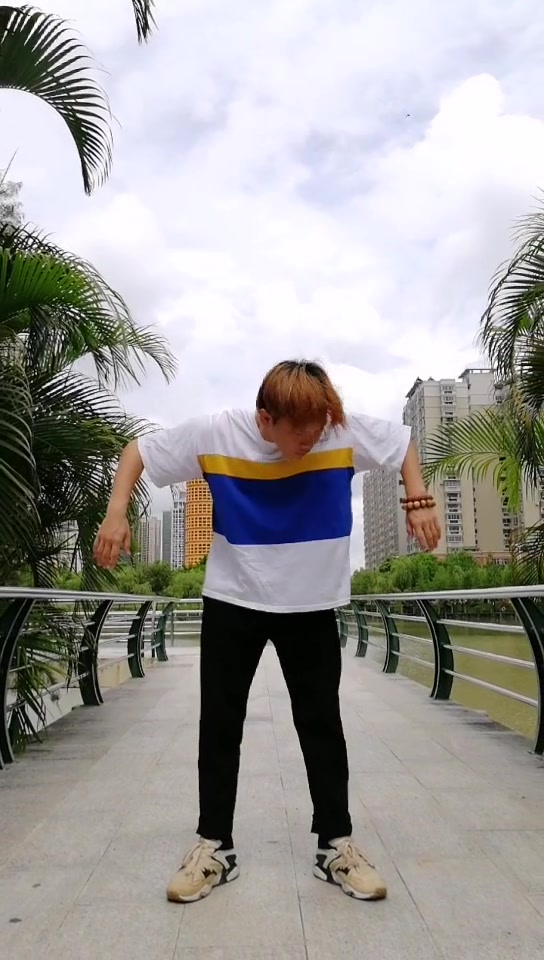 断头舞#机器人表演一段断头舞给你们!