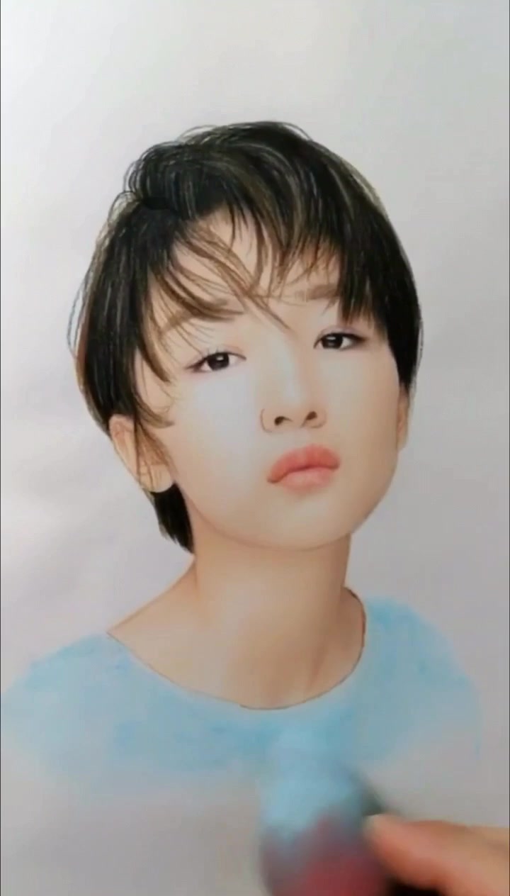 素描画像了解一下#影后周冬雨!