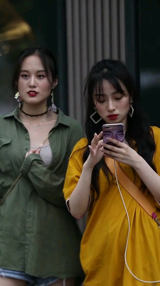 小姐姐对着我笑的一瞬间有一种谈恋爱的感觉