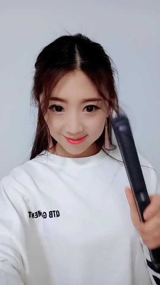 韩式歪扭半丸子头