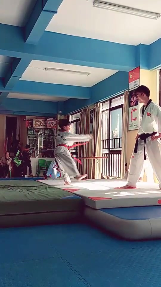 踢月转体360慢动作突破了看把教练高兴的