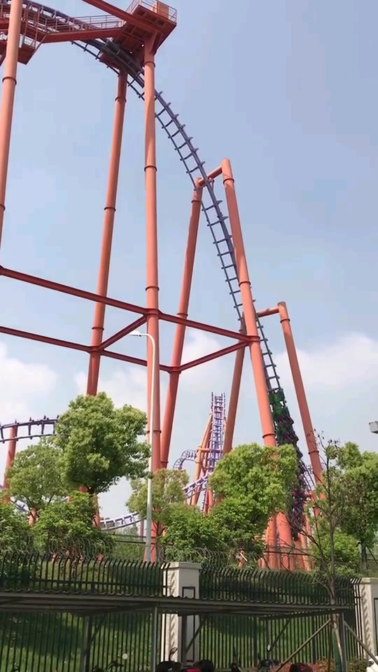 倒挂式过山车体验过吗