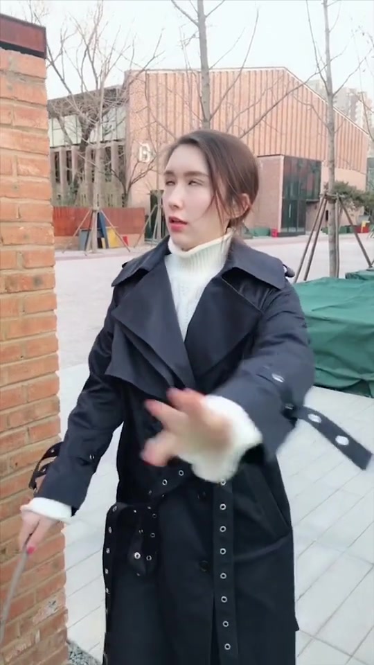 美女单挑两名壮汉劫匪结局让人心疼