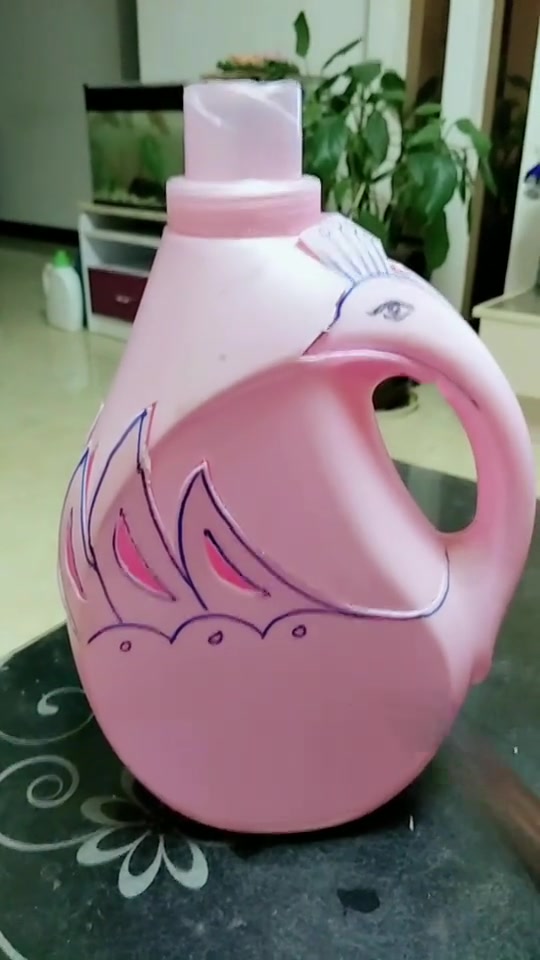 洗衣液瓶制作孔雀花盆,教程