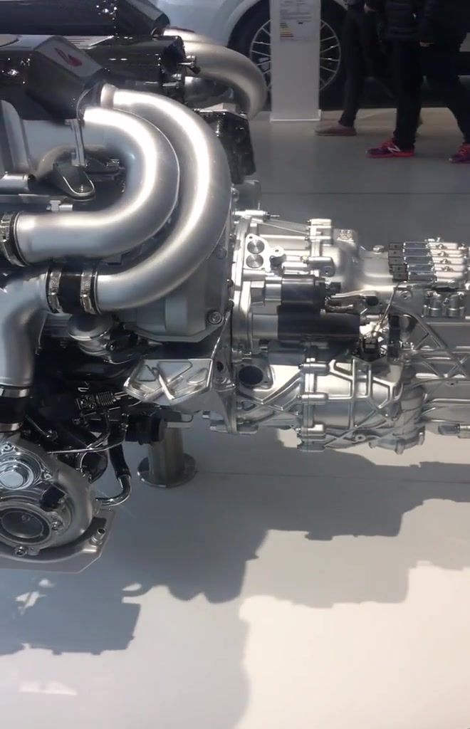 布加迪的w16发动机,精致程度媲美艺术品