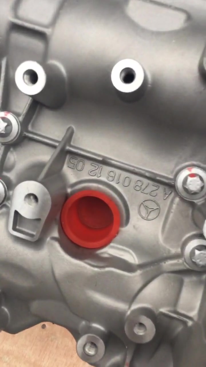 7t双涡轮增压发动机实物拍摄