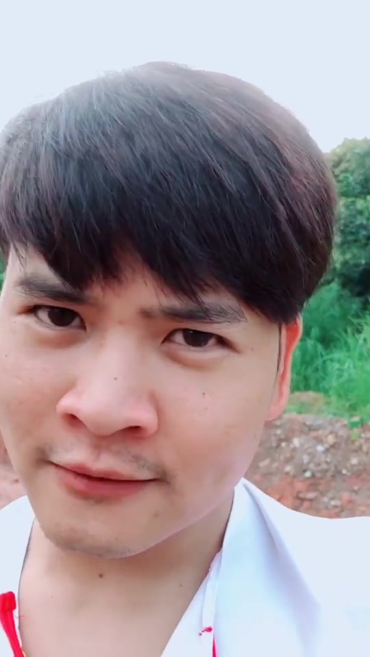 不要随便叫大哥,走出六亲不认的步伐,农村小伙爆笑来袭搞笑段子