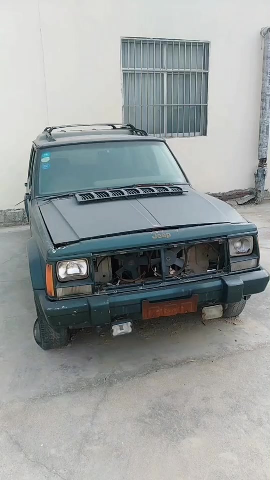 报废的jeep大切诺基