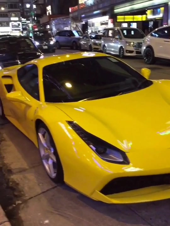 香港铜锣湾街拍法拉利488