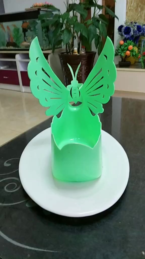 洗衣液瓶制作蝴蝶花盆,成品