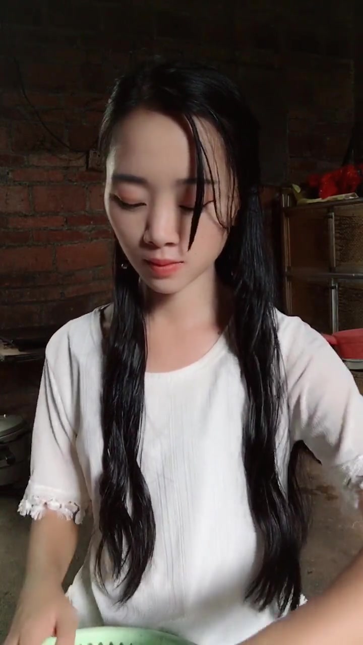 广西钦州妹,请你吃蘑菇