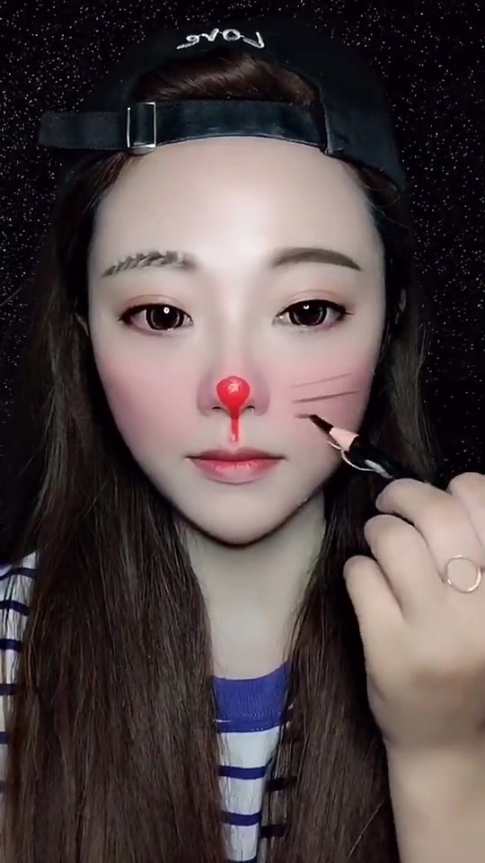 用口红画兔子妆,老公说可爱