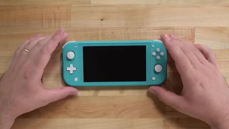 【iFixit 拆解 Nintendo Switch Lite,发现摇杆组件有所变化】 iFixit 近日也拆解了最新的 Nintendo ...
