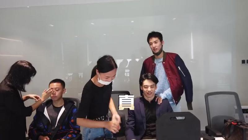【舞蹈风暴 暴暴独家幕后花絮】舞者李响、刘迦、侯垚、庄婷、罗天五位活宝广州点映之行,乐趣多,贴心李响给刘迦独家按摩服务?原来师从晨艺王老师到底 ...