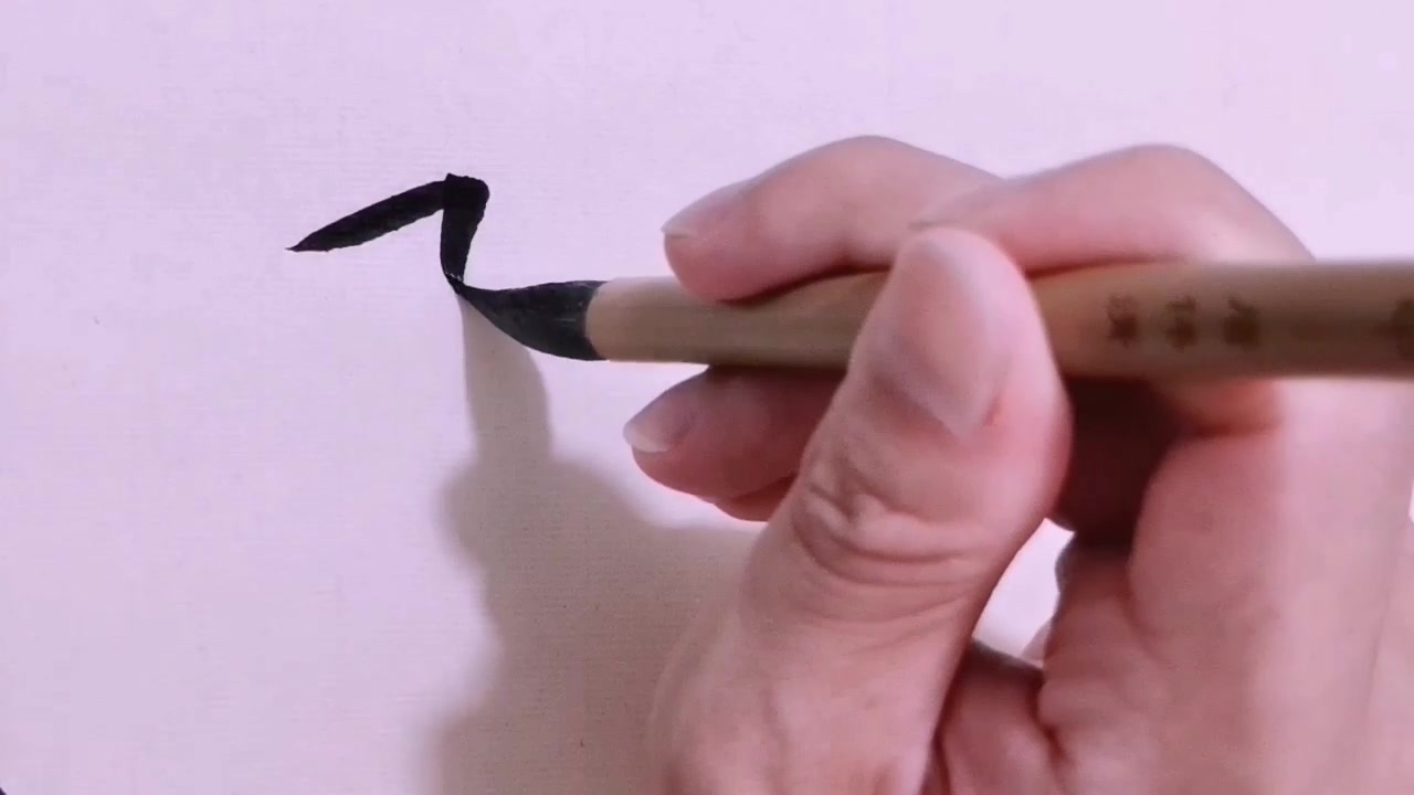 按兵不动的解释是什么？