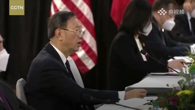 【高能回顾!看张京如何翻译杨洁篪临场发言】在中美高层战略对话会上,外交部翻译司的高级翻译张京以沉稳大气、完整准确的翻译表达,给人们留下了深刻 ...