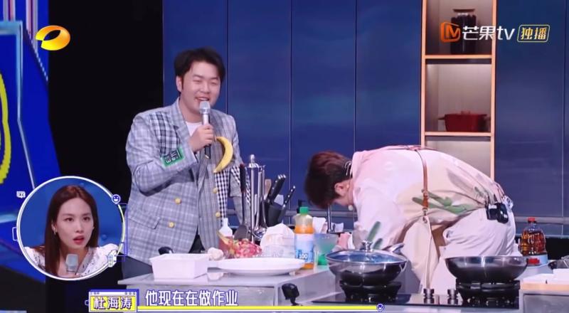 #鲜厨100# 新厨小杜做松鼠鳜鱼时认真仔细的改花刀样子,被王霏霏说杜容宙切菜像做作业,又好笑又可爱,实在太不容易了。,综艺,明星真人秀,好看视频