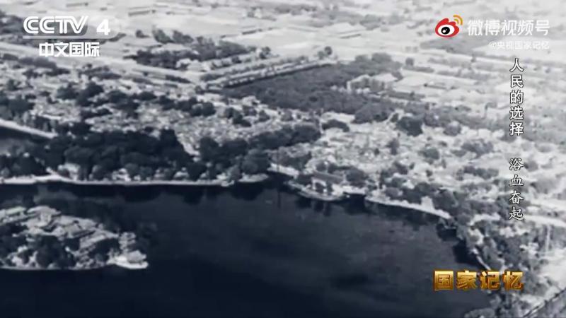 【南昌起义后贺龙加入中国共产党】在南昌起义的队伍中,后来走出了数位赫赫有名的新中国开国元帅,贺龙就是其中的一位。南昌起义前夕,周恩来委任贺龙为 ...