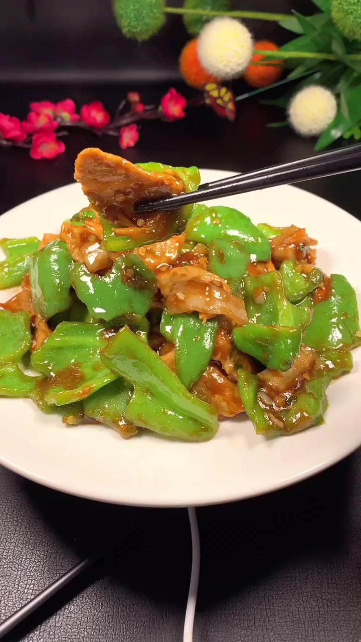 甜椒炒肉的做法.